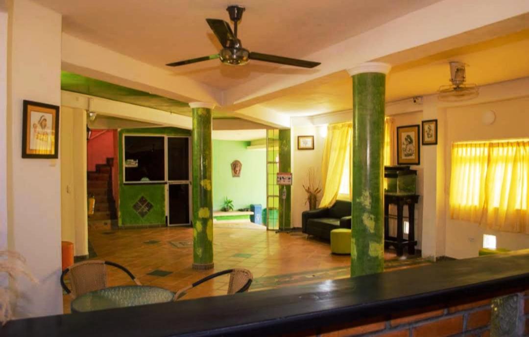 טגאנגה Hostel Green Light מראה חיצוני תמונה