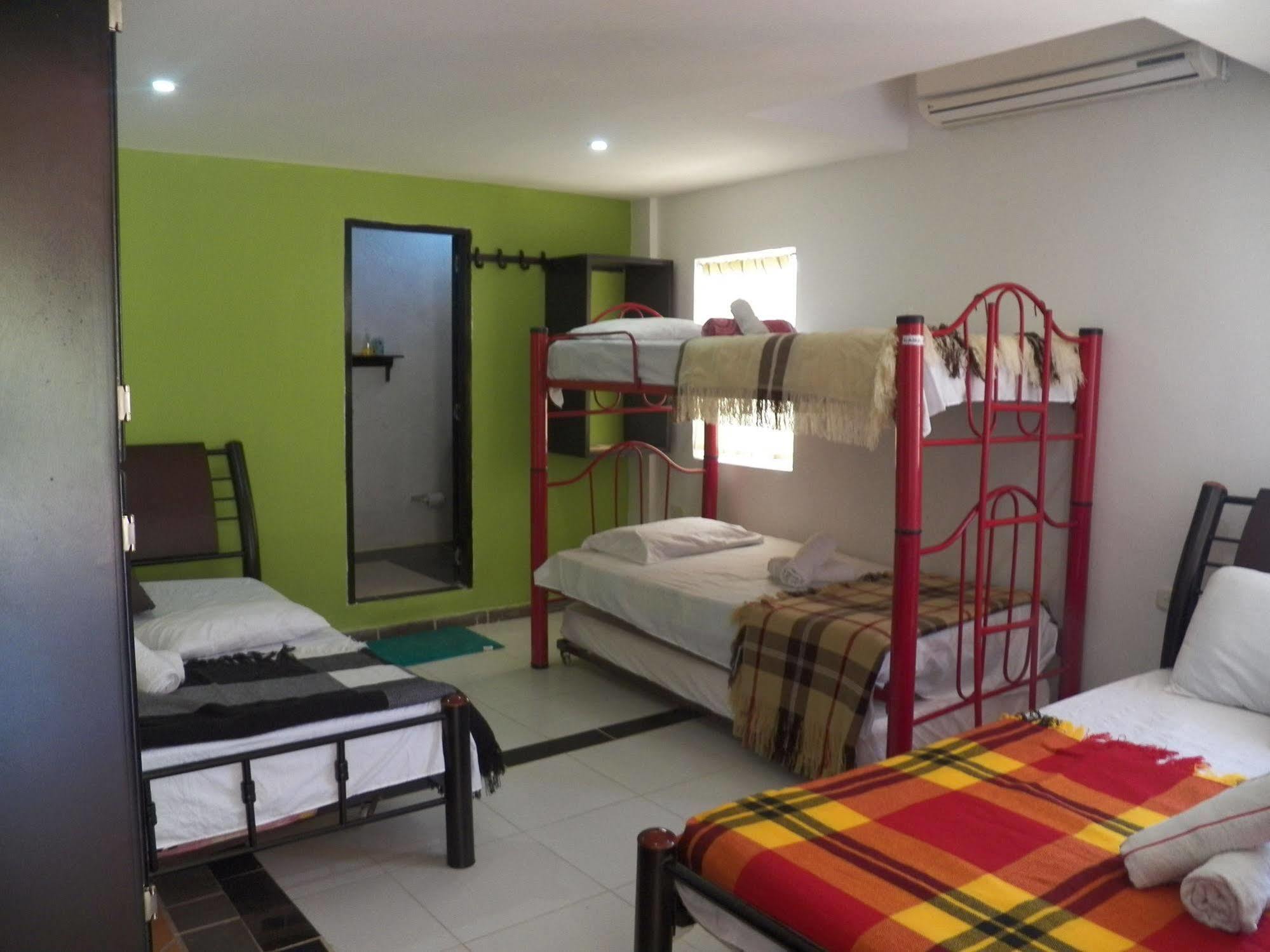 טגאנגה Hostel Green Light מראה חיצוני תמונה